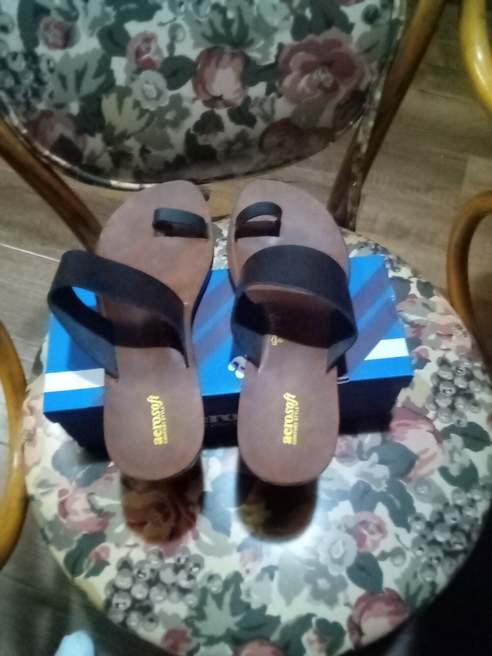 NIB Aerosoft Women's Black Sandal Single Toe And Strap Slip On Sz 10